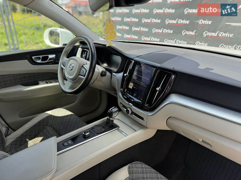 Внедорожник / Кроссовер Volvo XC60 2017 в Каменец-Подольском