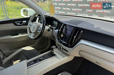 Внедорожник / Кроссовер Volvo XC60 2017 в 