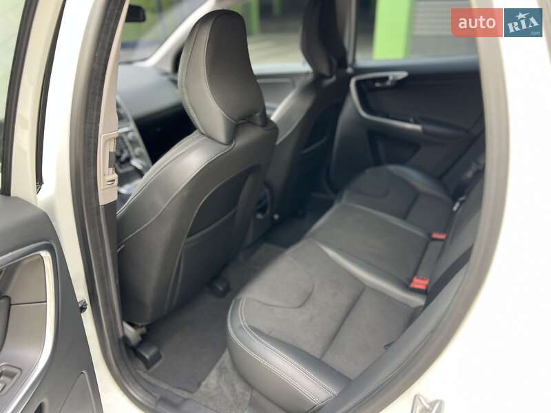Внедорожник / Кроссовер Volvo XC60 2015 в Киеве