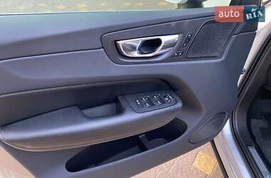 Внедорожник / Кроссовер Volvo XC60 2019 в 