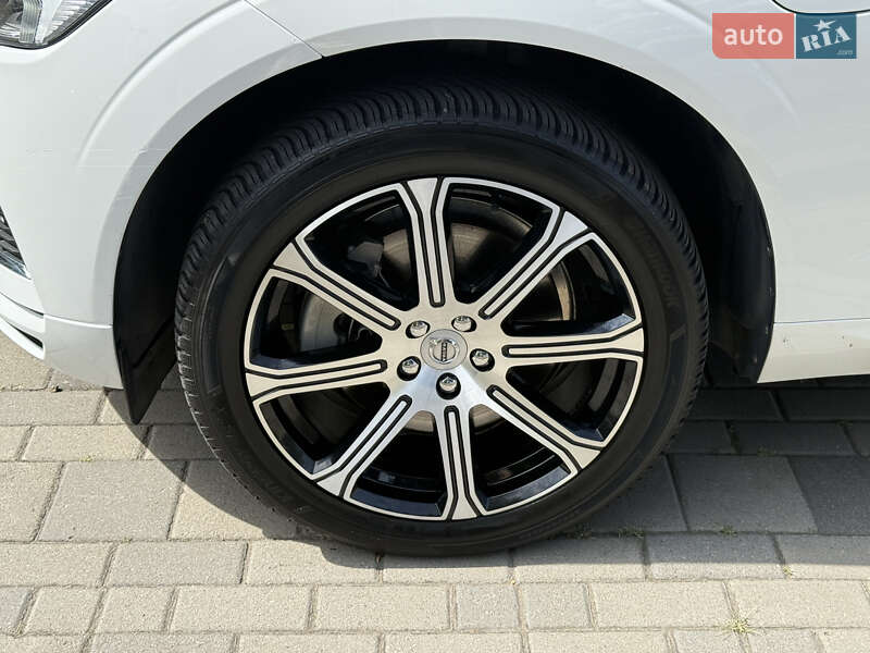 Внедорожник / Кроссовер Volvo XC60 2020 в Днепре
