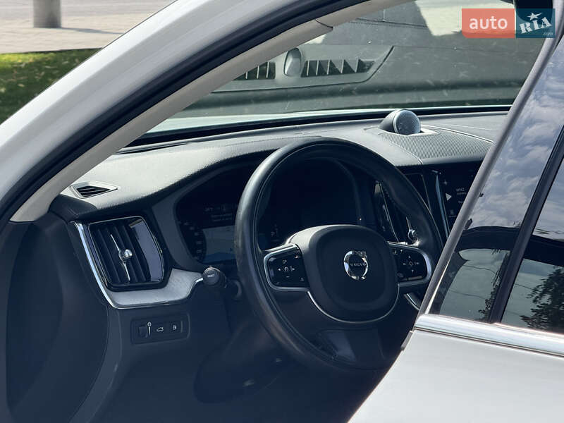 Внедорожник / Кроссовер Volvo XC60 2020 в Днепре