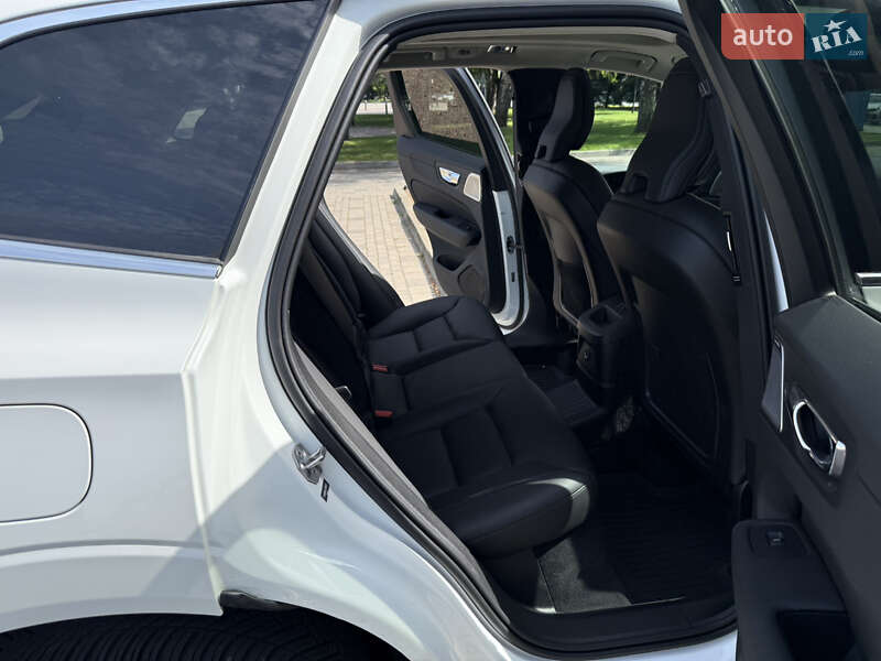 Внедорожник / Кроссовер Volvo XC60 2020 в Днепре