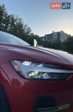 Внедорожник / Кроссовер Volvo XC60 2022 в 