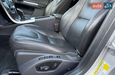 Внедорожник / Кроссовер Volvo XC60 2015 в 