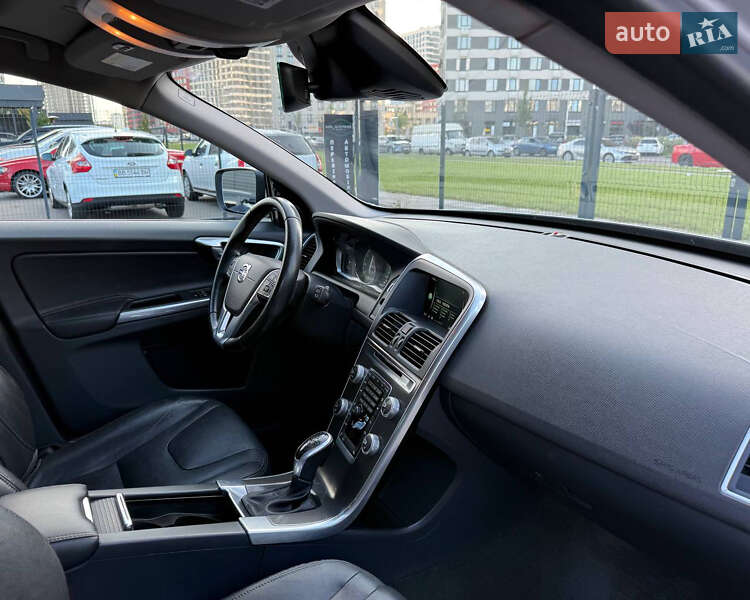 Внедорожник / Кроссовер Volvo XC60 2015 в Киеве