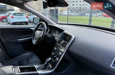 Внедорожник / Кроссовер Volvo XC60 2015 в 