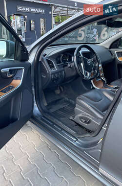 Внедорожник / Кроссовер Volvo XC60 2015 в 