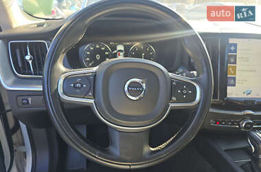 Внедорожник / Кроссовер Volvo XC60 2018 в 