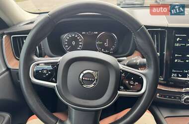 Внедорожник / Кроссовер Volvo XC60 2018 в 