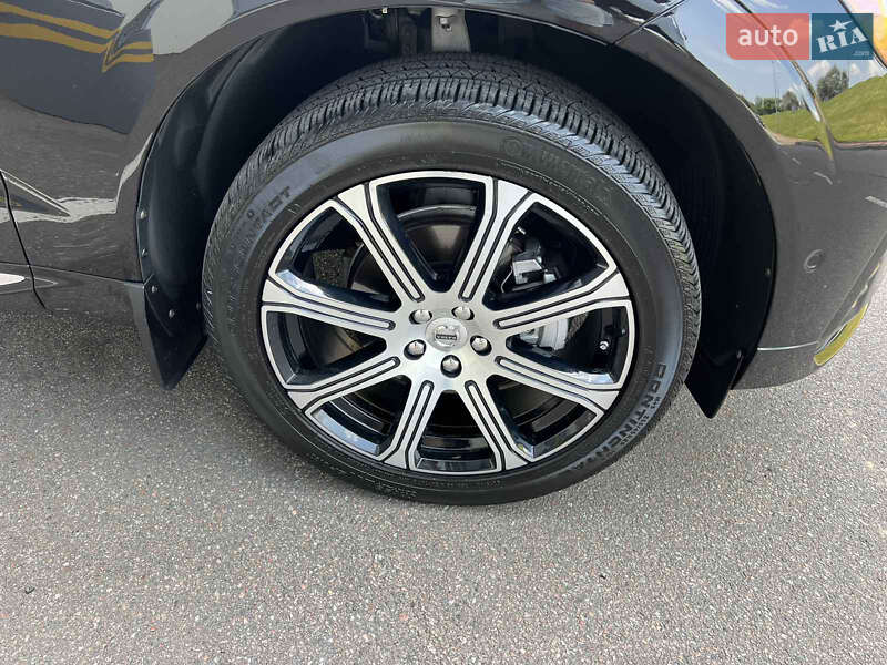 Внедорожник / Кроссовер Volvo XC60 2021 в Киеве