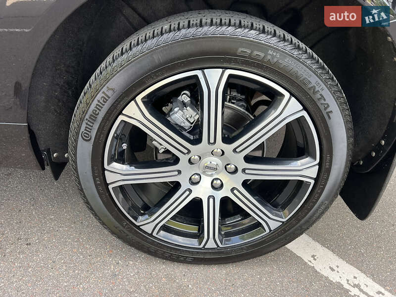 Внедорожник / Кроссовер Volvo XC60 2021 в Киеве