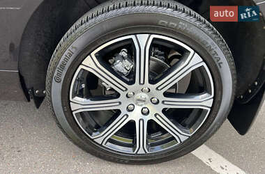 Внедорожник / Кроссовер Volvo XC60 2021 в 