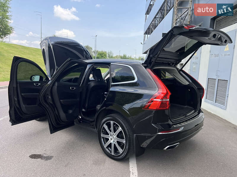Внедорожник / Кроссовер Volvo XC60 2021 в Киеве