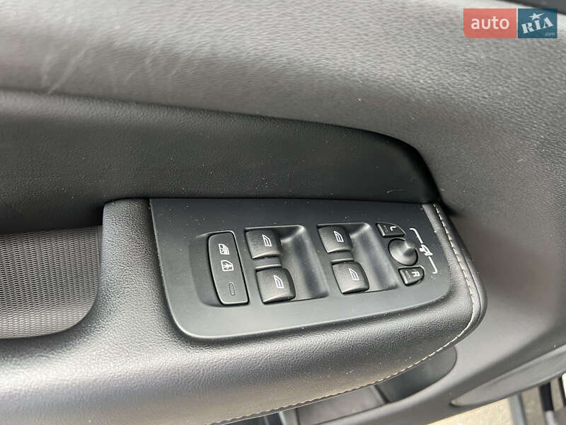 Внедорожник / Кроссовер Volvo XC60 2021 в Киеве