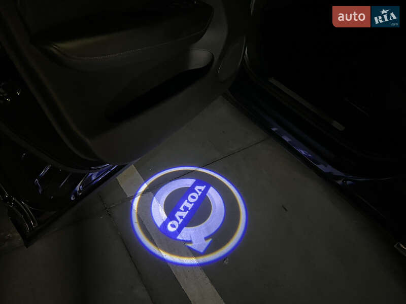 Внедорожник / Кроссовер Volvo XC60 2021 в Киеве