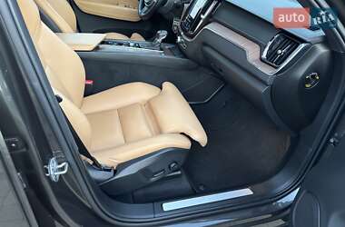 Внедорожник / Кроссовер Volvo XC60 2019 в 