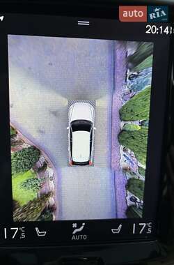 Внедорожник / Кроссовер Volvo XC60 2019 в 