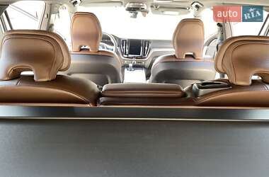 Внедорожник / Кроссовер Volvo XC60 2020 в 