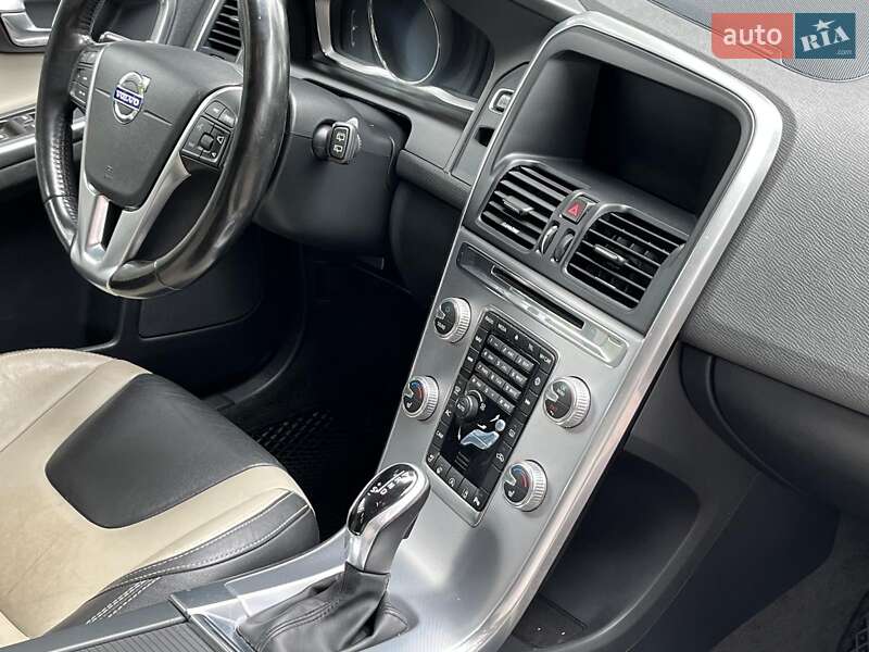 Внедорожник / Кроссовер Volvo XC60 2016 в Киеве