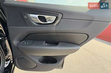 Внедорожник / Кроссовер Volvo XC60 2023 в 