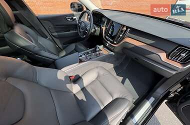 Внедорожник / Кроссовер Volvo XC60 2023 в 