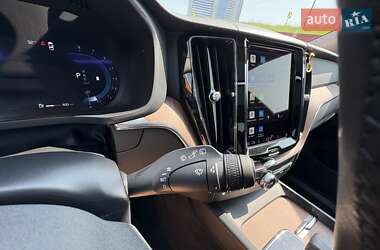 Внедорожник / Кроссовер Volvo XC60 2023 в 