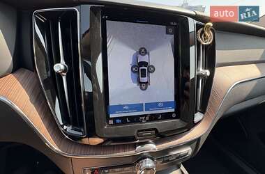 Внедорожник / Кроссовер Volvo XC60 2023 в 