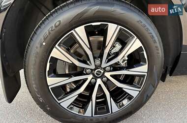 Внедорожник / Кроссовер Volvo XC60 2023 в 