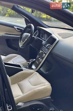 Внедорожник / Кроссовер Volvo XC60 2015 в 
