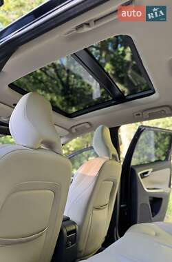 Внедорожник / Кроссовер Volvo XC60 2015 в 