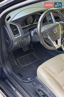 Внедорожник / Кроссовер Volvo XC60 2015 в 