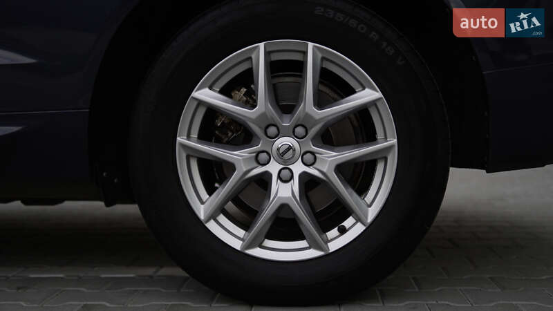 Внедорожник / Кроссовер Volvo XC60 2017 в Вараше