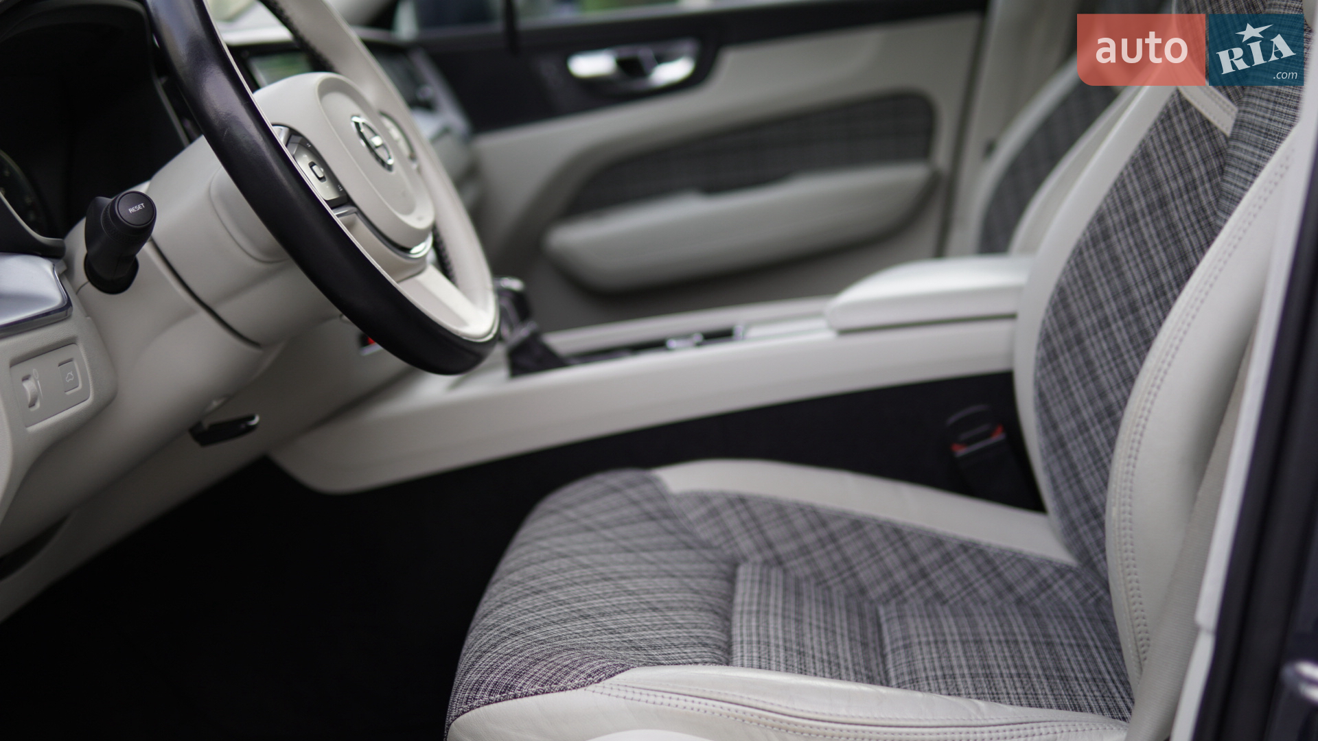 2017 Volvo XC60 - мініатюра 17