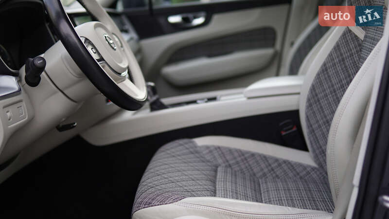 Внедорожник / Кроссовер Volvo XC60 2017 в Вараше