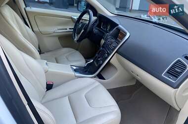 Внедорожник / Кроссовер Volvo XC60 2015 в 