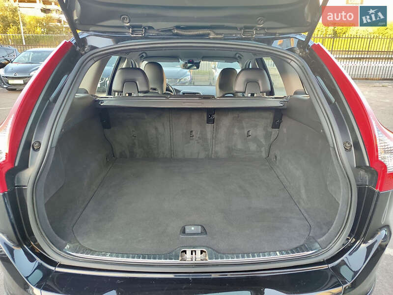 Внедорожник / Кроссовер Volvo XC60 2016 в Киеве