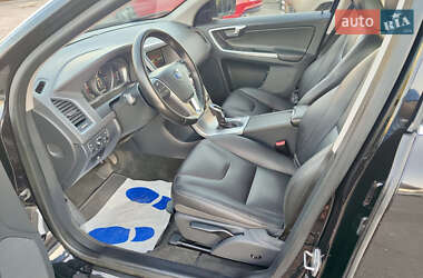 Внедорожник / Кроссовер Volvo XC60 2016 в 