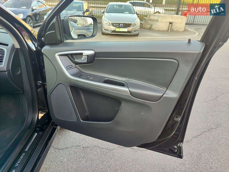 Внедорожник / Кроссовер Volvo XC60 2016 в Киеве