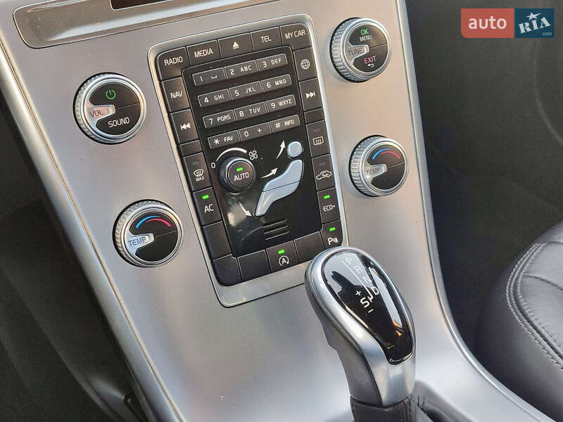 Внедорожник / Кроссовер Volvo XC60 2016 в Киеве