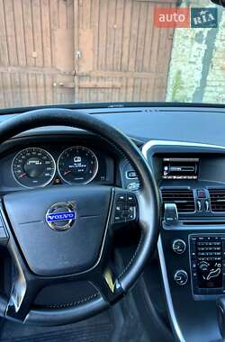 Внедорожник / Кроссовер Volvo XC60 2011 в 