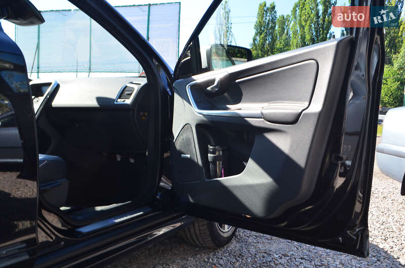 Внедорожник / Кроссовер Volvo XC60 2017 в Киеве