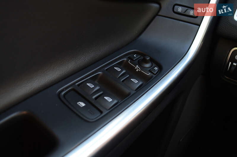 Внедорожник / Кроссовер Volvo XC60 2017 в Киеве