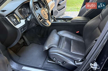 Внедорожник / Кроссовер Volvo XC60 2021 в 