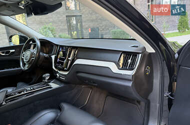 Внедорожник / Кроссовер Volvo XC60 2021 в 