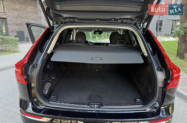Внедорожник / Кроссовер Volvo XC60 2021 в 