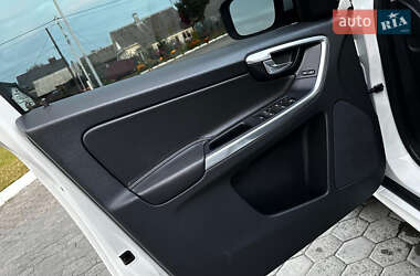 Внедорожник / Кроссовер Volvo XC60 2015 в 