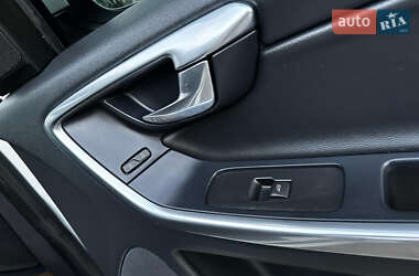 Внедорожник / Кроссовер Volvo XC60 2015 в 