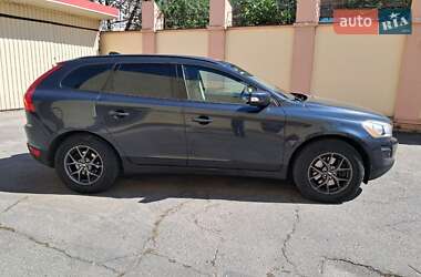 Позашляховик / Кросовер Volvo XC60 2013 в 