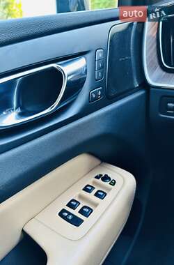Внедорожник / Кроссовер Volvo XC60 2019 в 